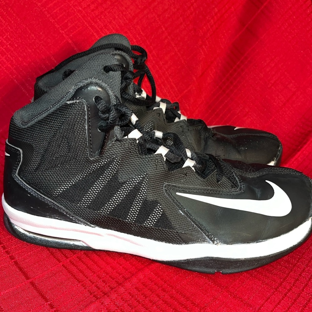Boy’s Size 5.5Y NIKE AIRMAX STUTTER STEP 2 SHOES